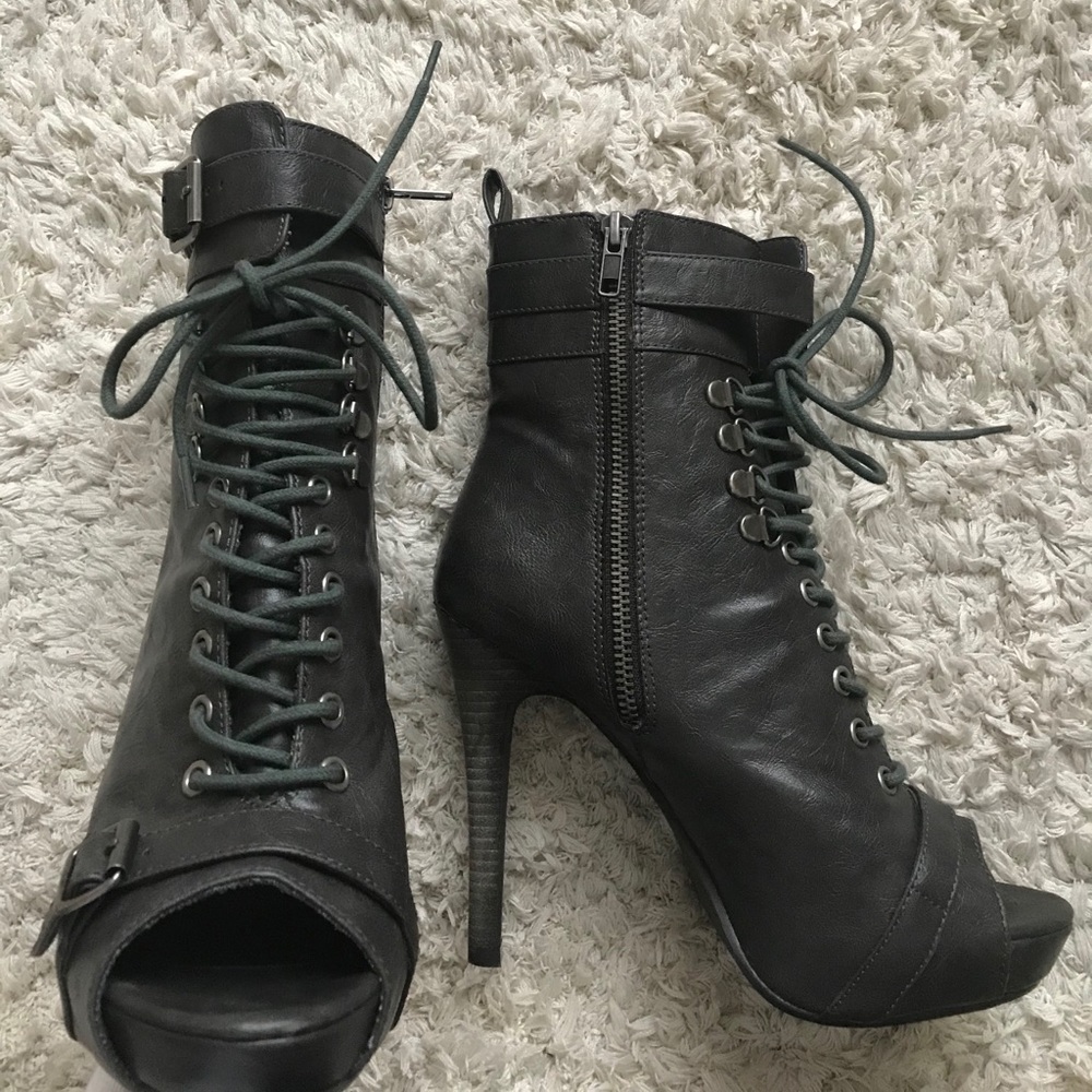 Steve Madden Combat Lace Up Heel Peep Toe P-Sarg